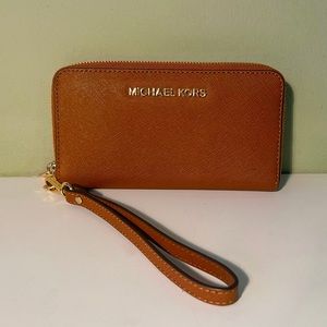 Michael Kors Wristlet Wallet - BRAND NEW ✨